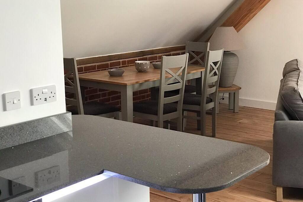 Beautiful Rural Apt, Walking Distance To Three Choirs Vineyard/Brassiere Gloucestershire Lägenhet Newent Exteriör bild